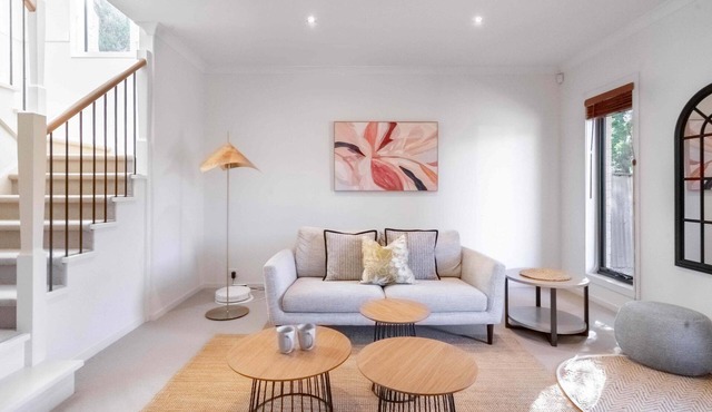 Contemporary Family Living at 4 Seafarer Way