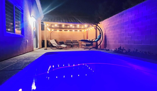 Contemporary Family & Business Friendly House with Pool