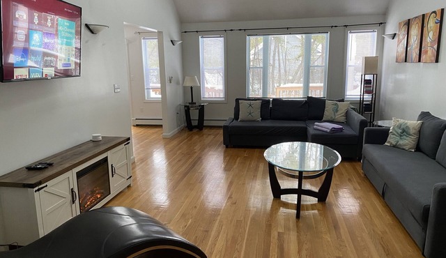 Contemporary family/dog friendly home with fully fenced in yard in Silverlake