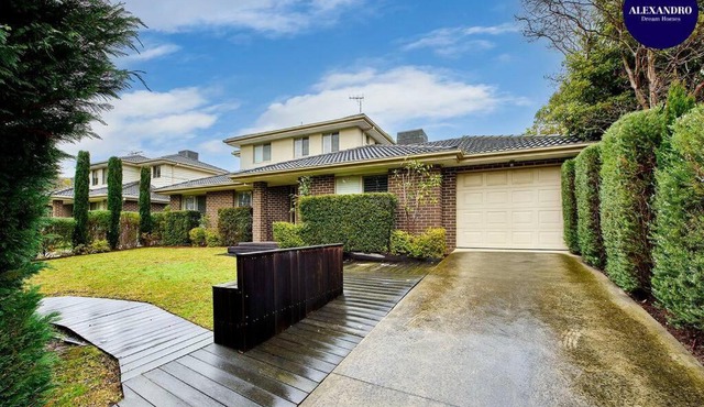 CONTEMPORARY FAMILY ESCAPE / CHADSTONE VIC