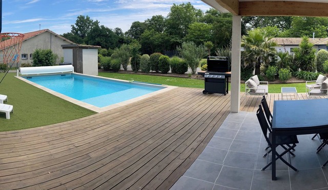 Contemporary family home with swimming pool