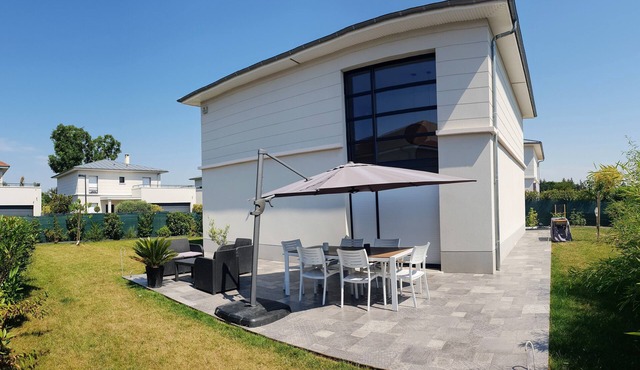 Contemporary house between Paris and Disneyland