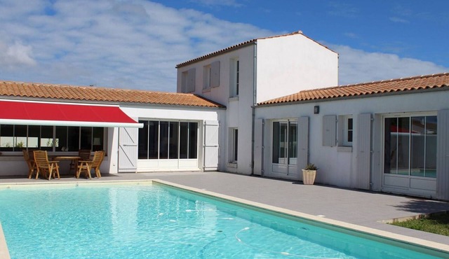 Contemporary house with heated pool on Oléron Island