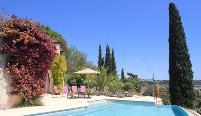 Contemporary Sea-View Villa with Infinity Pool – Near Saint-Paul de Vence