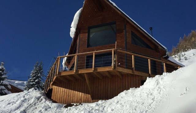 CONTEMPORARY CHALET 12 SLEEPING NEAR THE SLOPES