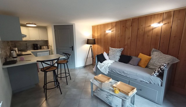 Contemporary country studio with access to garden. Ideal for 2 people