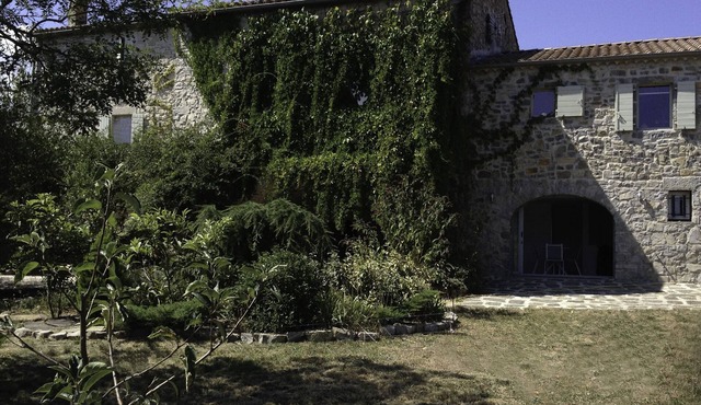 Contemporary gîte in a charming residence.