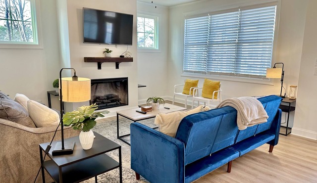 Contemporary Gem Family Townhouse w/King Bed in Garner