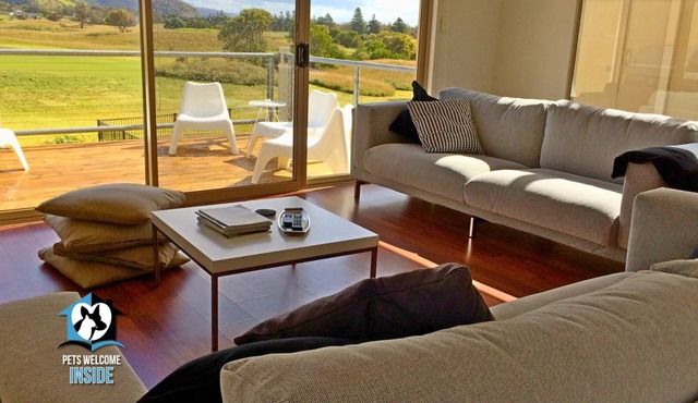 Contemporary Golf Course Frontage 3BRn