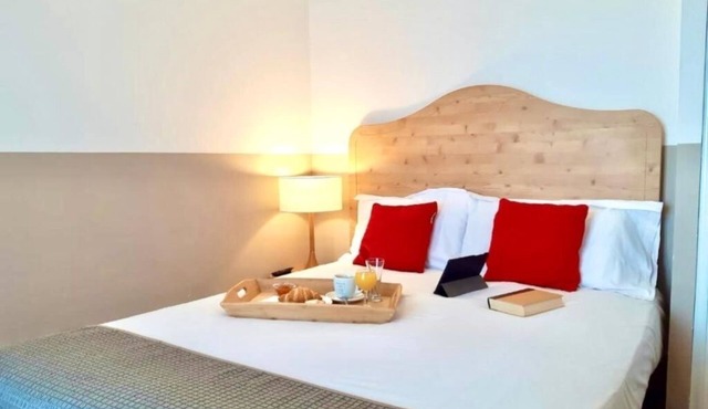 Contemporary guest rooms! walking distance to Mercantour National Park
