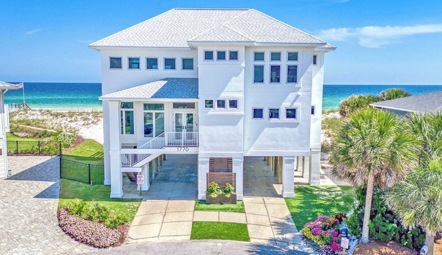 Contemporary Gulf Front Home with Privacy and Solitude-Perfect for Families
