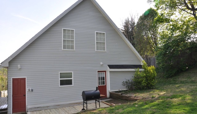 Contemporary Hideaway near Historic Harpers Ferry!