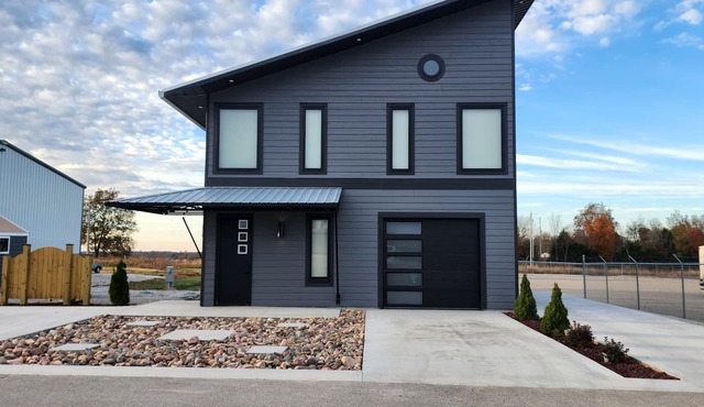 Contemporary Highway Hideaway in Marionville