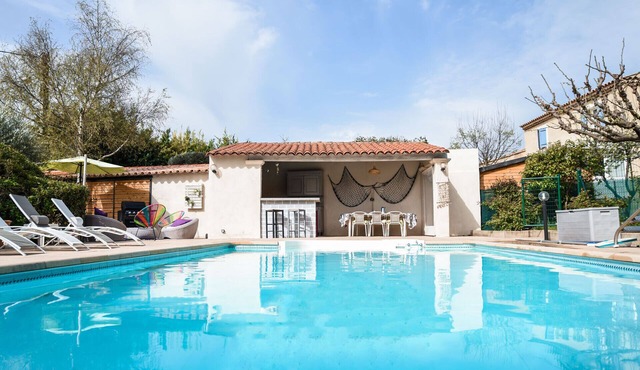 Contemporary house with jacuzzi