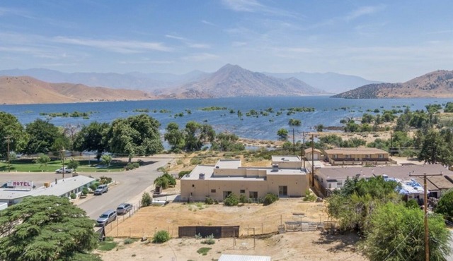 Contemporary home oasis , View to lake Isabella and sequoia mountain.