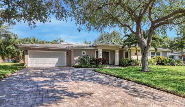 Contemporary Home in Belleair Bluffs, in Upscale Neighborhood