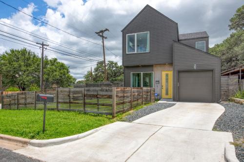 Contemporary Home Centrally Located Near SoCo & DT