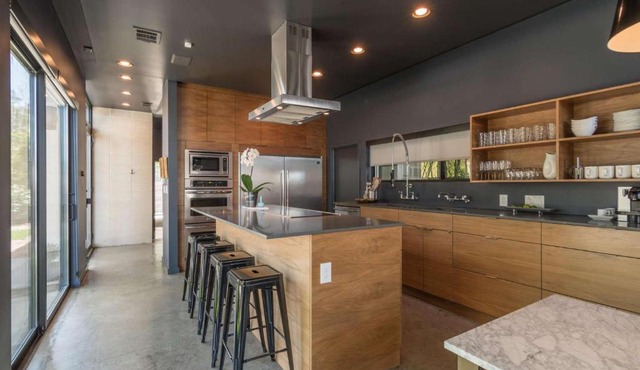 Contemporary Home In Downtown Austin