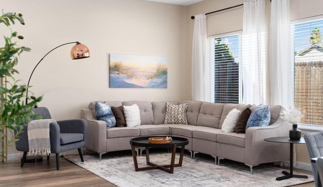 Contemporary Home King Bed Fast Wi-Fi Central Sacramento Location