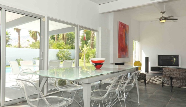 Contemporary Home with WiFi,Salt Water Pool, Jacuzzi-Your Own Retreat!