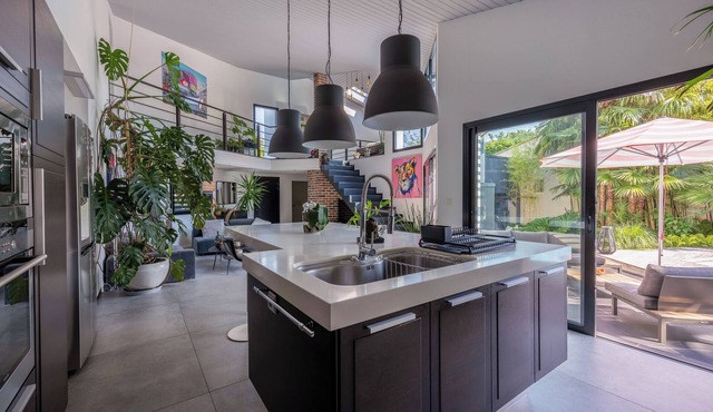 Contemporary house 180 M2 with swimming pool and jacuzzi tropical atmosphere