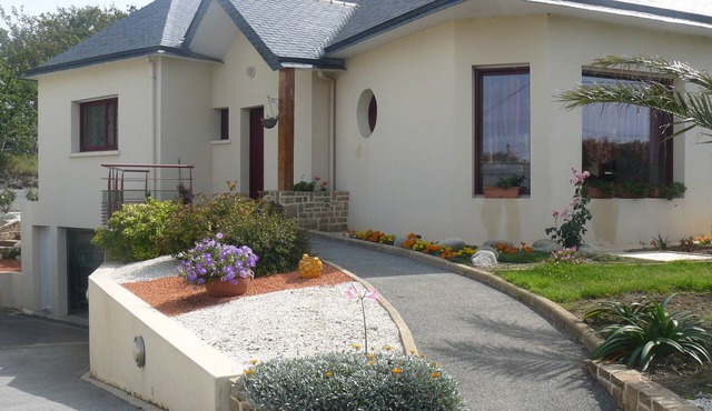 Contemporary house at the foot of the Trézien lighthouse. Magnificent beach 500m away.