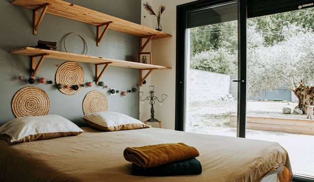 Contemporary house facing the forest - Games room with billiards and table soccer