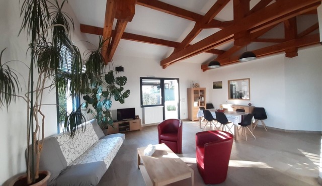 Contemporary house of 150 m² on Enclosed grounds with trees 7 beds + 4