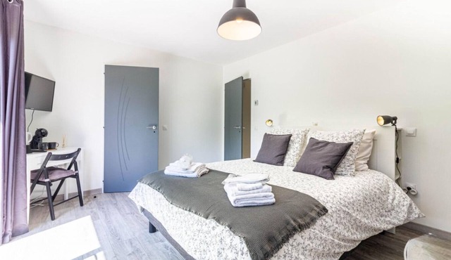 Contemporary house in the countryside 45 minutes from the Pic du Midi de Bigorre