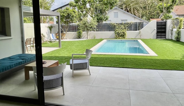 Contemporary house - heated swimming pool- 5 bedrooms - 10 people