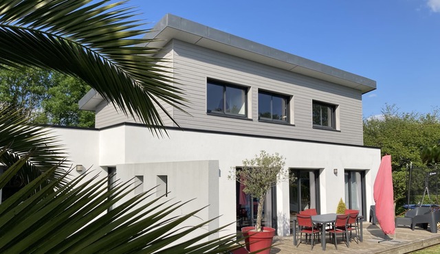 Contemporary house in a quiet location