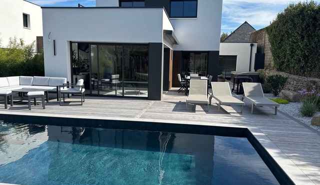 Contemporary house in the heart of Guérande with pool and spa