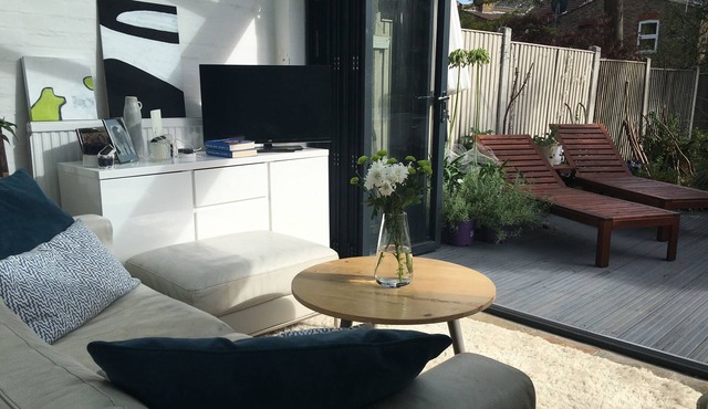 Contemporary house London 4 minutes walk to station