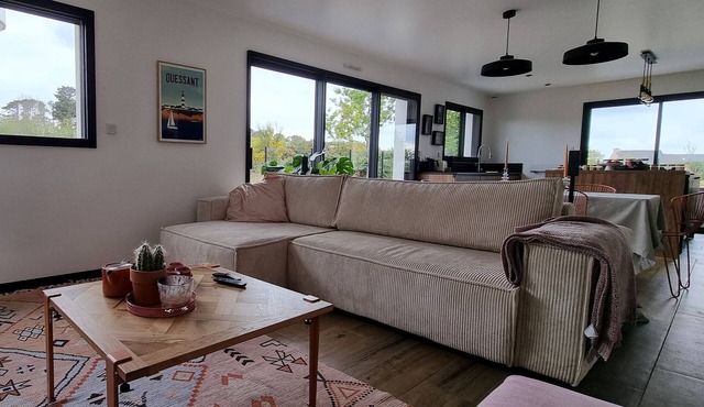 Contemporary house on the doorstep of the Blancs Sablons beach