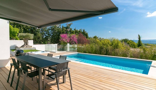 ★CONTEMPORARY House Pool &Hot Tub ★ BERSY LUXURY PROPERTIES® ★ At the foot of MONT VENTOUX★