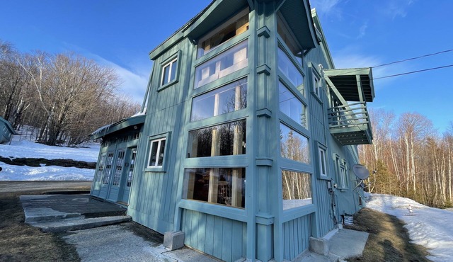 Contemporary House for Rent only 4 miles from Mt Snow and 10 miles from Stratton
