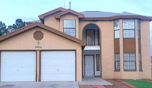 Contemporary house w/5 rooms for 13 ppl
