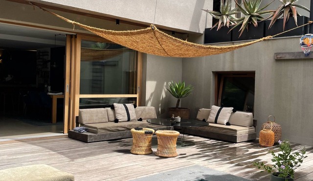 Contemporary house with pool at the foot of the calanques