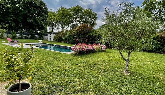 Contemporary house with pool near Toulouse