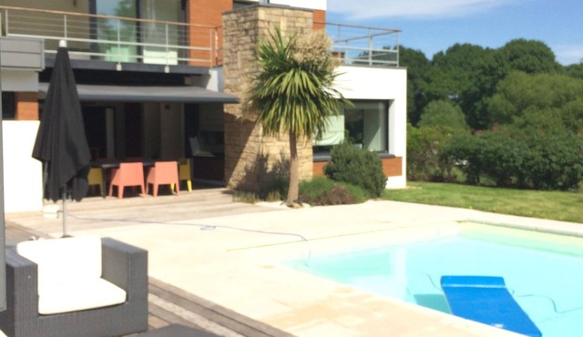 Contemporary house with swimming pool, jacuzzi and gym.