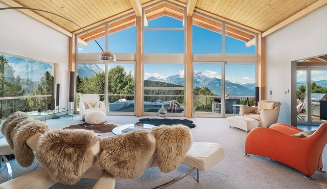 Contemporary luxury chalet - 6/7 bedrooms. Free WiFI