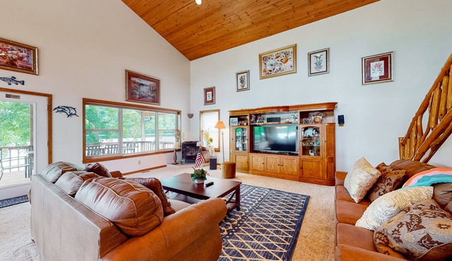 Contemporary lakefront cabin with pool access, washer/dryer, & furnished deck