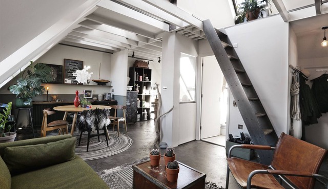 Contemporary loft style apartment. Private escape. Private parking.