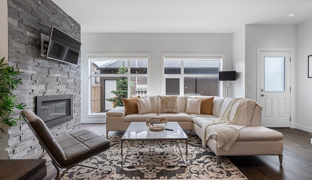 Contemporary Luxury 4 Bedroom House near Downtown