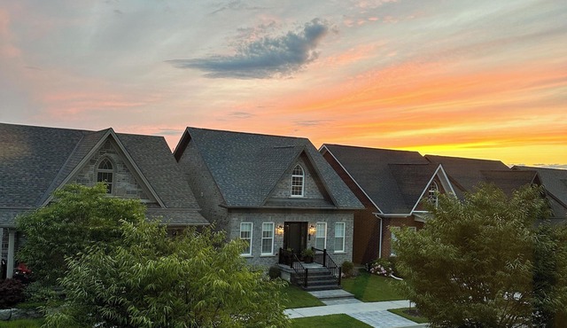 Contemporary Luxury House in a beautiful and peaceful neighbourhood