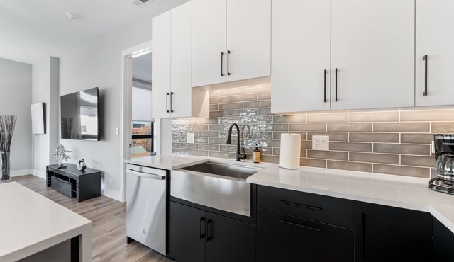 Contemporary Luxury: New 3BR/2BA Stylish Haven
