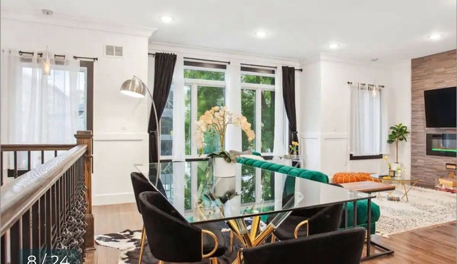 Contemporary Luxury 3 Bdr Apt for 6 +Free Parking