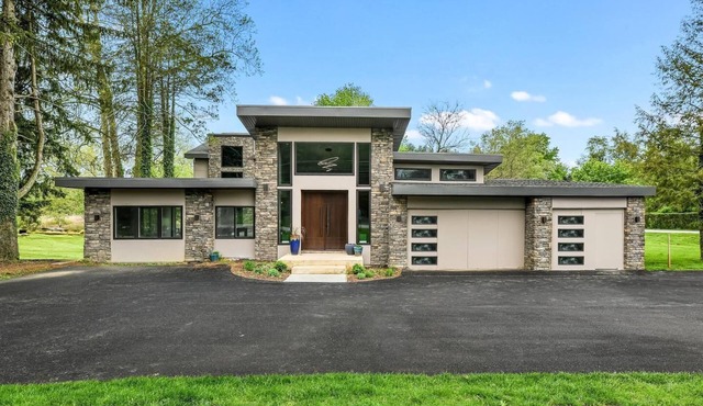 Contemporary Luxury Villa in Convenient Baltimore County