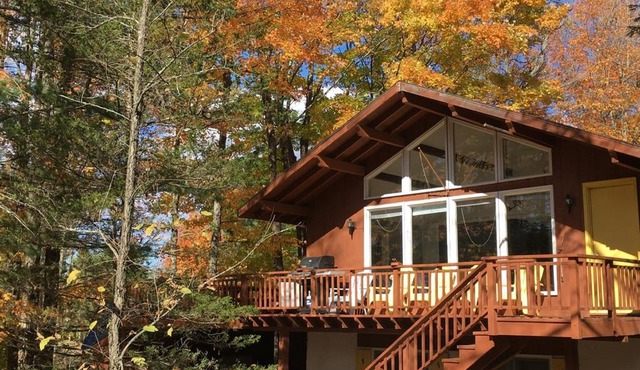 Contemporary Magic Mountain Chalet Close to Skiing, Hiking, Fun