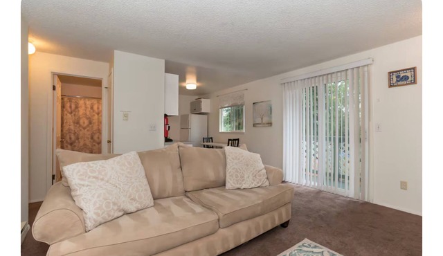 Contemporary, marine 2bd/1ba Apartment in Kent